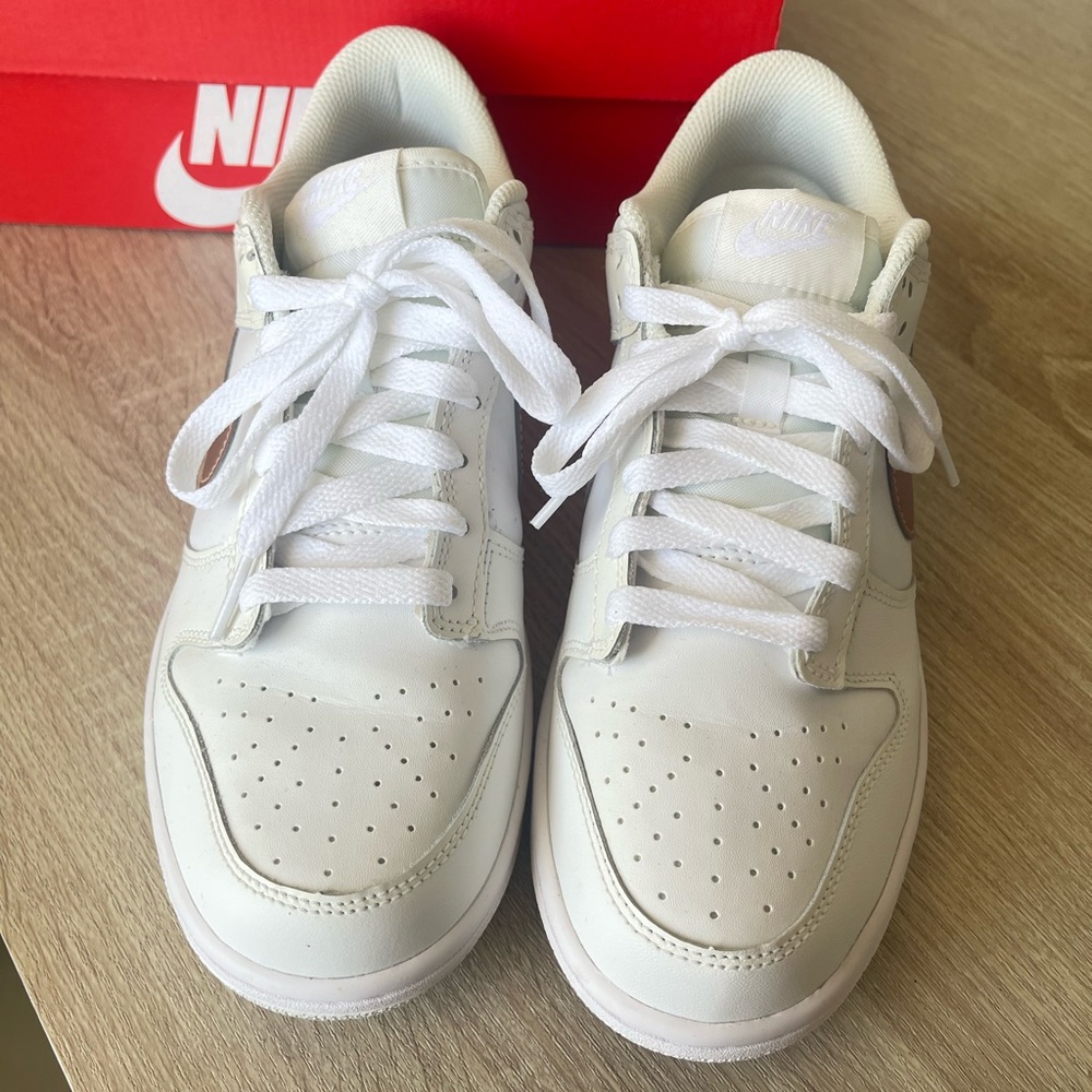 Nike Sneakers Women’s Dunks Low Fashion Shoes - Picture 3 of 6